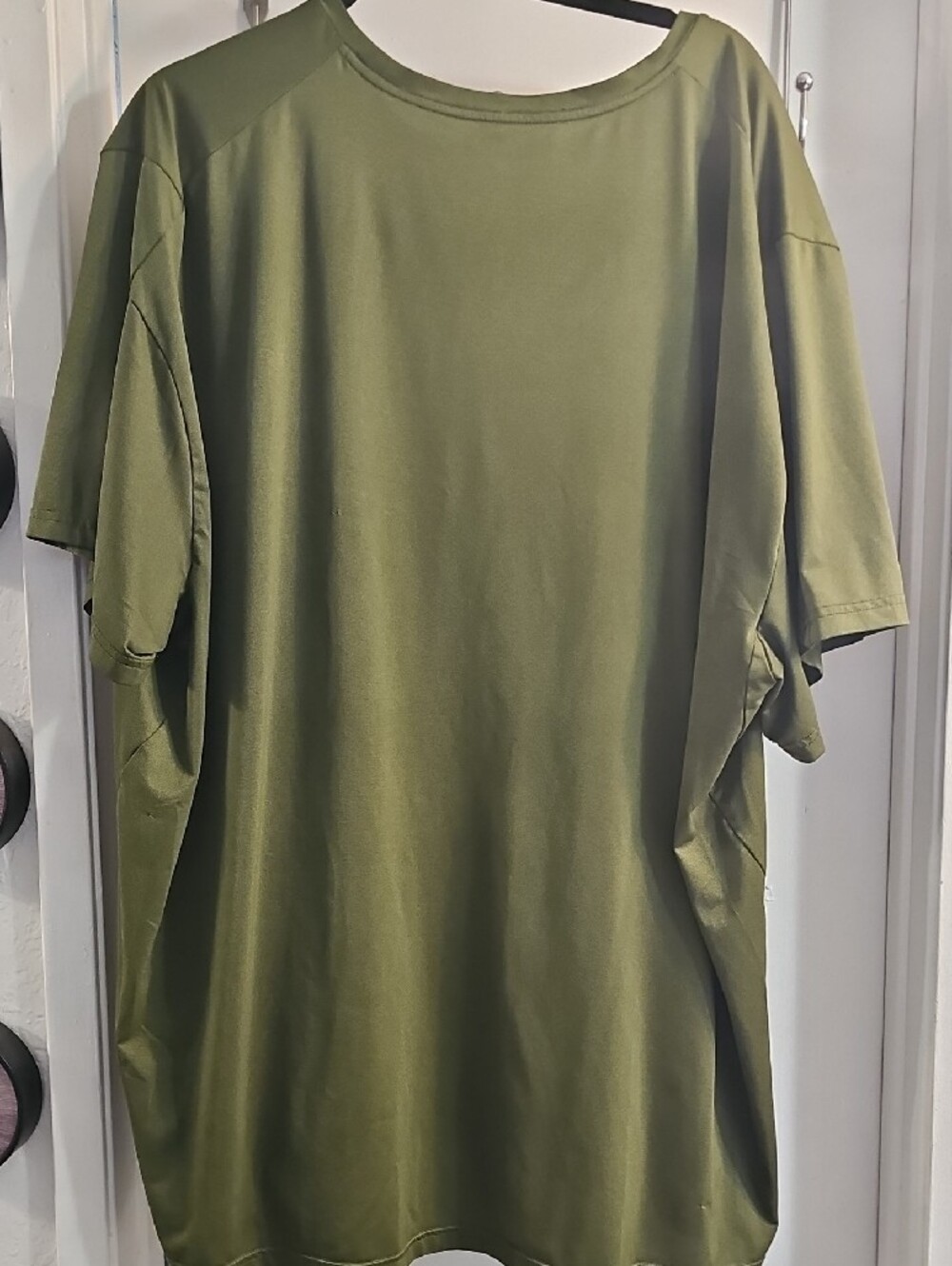 Nike Men's Olive Green Performance Short Sleeve Tee - Picture 2 of 2
